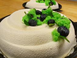 Nadin "Hope"-kakku mustikka-valkosuklaalla