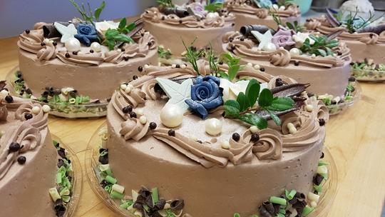 Kreemit&auml;ytekakku