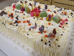 Levyt&auml;ytekakku kermalla