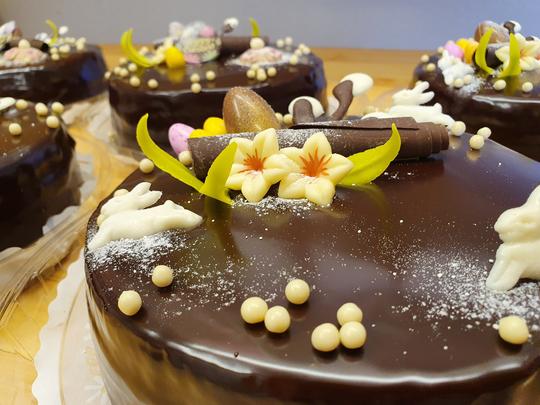 Sacher-kakku aprikoosilla