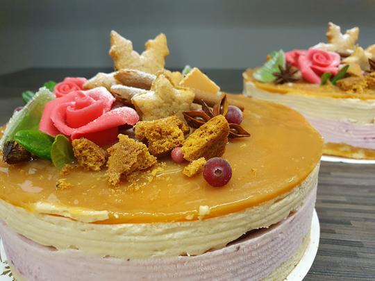 Karpalo-kinuski tuorejuustokakku