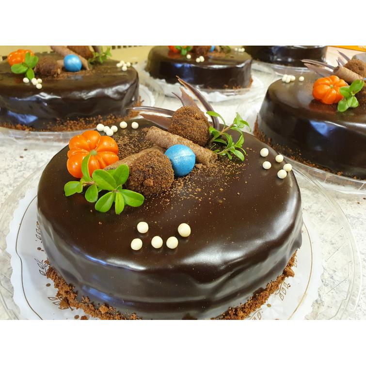 Sacher-kakku aprikoosilla