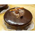 Sacher-kakku aprikoosilla